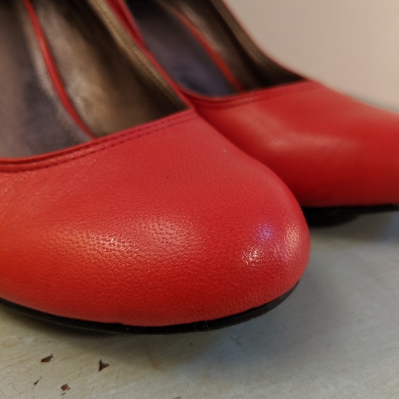 KENNETH COLE "Tears Go By" Red Round-toe Pumps 7US - Picture 5 of 6